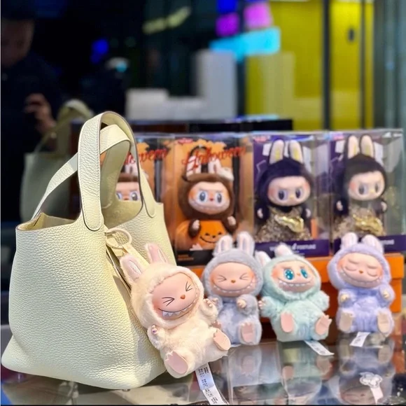 NWT NIB Labubu THE MONSTERS - Have a Seat Vinyl Plush Blind Box - Sisi - Picture 7 of 15